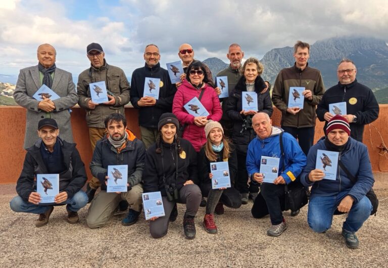 Grupo de participantes en la presentación del libro